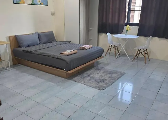 Thaiger House Guest house *